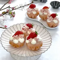 いちごと桜のブリオッシュパン