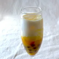 マンゴーミルクのタピオカドリンク