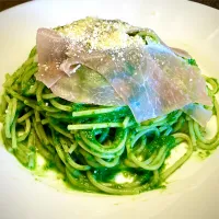 今日の麺好きランチは                                                   「春菊でジェノベーゼ風パスタ(生ハムon)」|mottoさん