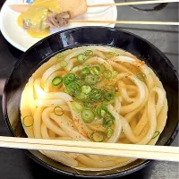 かけ（小）とおでん　マルタニ製麺所|かおるさん