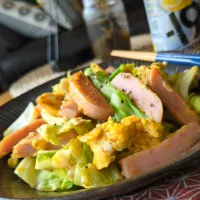 ﾍﾞﾋﾞｰﾊﾑとｷｬﾍﾞﾂの卵炒め|まりおさん