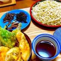 おうち定食　手打ち蕎麦と野菜天丼セット　旦那さん作（私助手）|cerezoさん