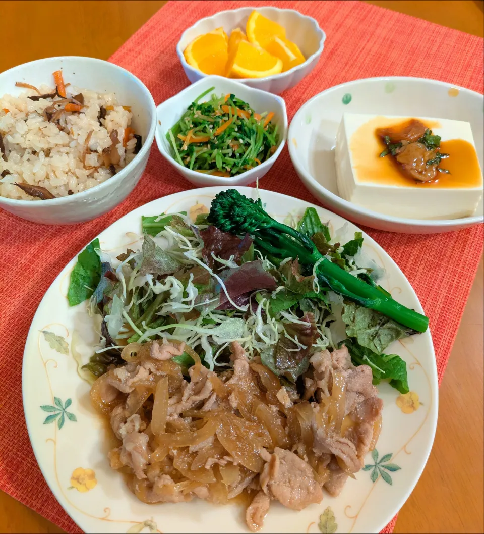 ☆豚肉しょうが焼き　☆豆苗ごま和え　☆冷奴　☆炊き込みご飯　☆オレンジ|chikakoさん