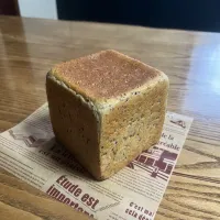 黒ゴマ角食|TOMOさん