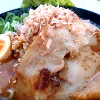 【3/3までの催事出展from
鹿児島県指宿市】 
TAKETORA
東武限定 薩摩とんこつスペシャル
＠東武百貨店池袋店 
大鹿児島展
26057
〈醤28塩12噌󠄀5タ2出4F2冷0チ1混1つ0担1沖1〉| 大脇さん