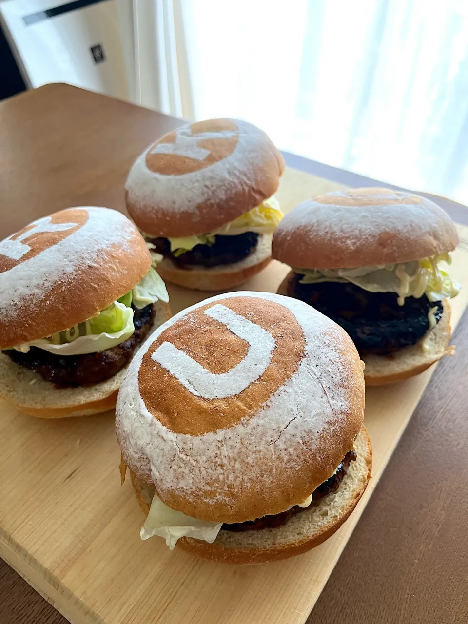 一升パンでお祝いバーガー🍔|chieko ♪さん