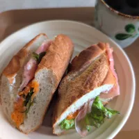 生ハム＆キャロットラペのバゲットサンド|どかどかさん
