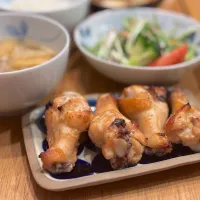 鶏手羽元醤油麹焼き、水菜のサラダ、豆腐あんかけ、味噌汁|mihさん