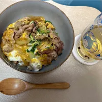 卵とじ豚丼🥩🥚|S h i z🦋さん