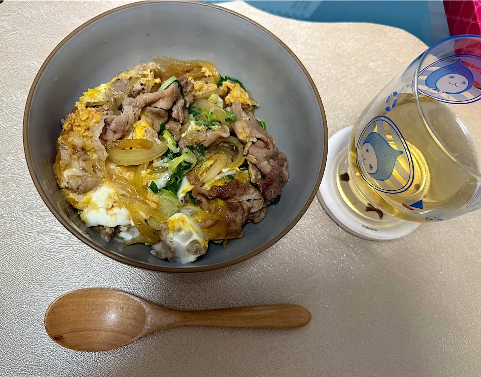 卵とじ豚丼🥩🥚|S h i z🦋さん
