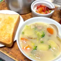 何十年かぶりのクリームシチュー🥣| にょんにいさん