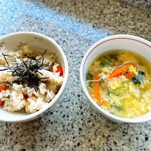 「プラス糀 糀甘酒 糖質30％オフ」を使ってみたSnapdishの料理・レシピ写真:インフル明けの炊き込みご飯&甘糀酒入り味噌汁🥣