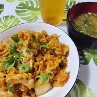 同僚から頂いたキムチの素で作った豚キムチチャーハン✨美味しかったです✨😊いつもありがとう🤗|rikako♪。.:＊さん