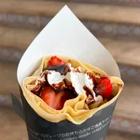 苺クレープ🍓& 陶器のお雛様🎎