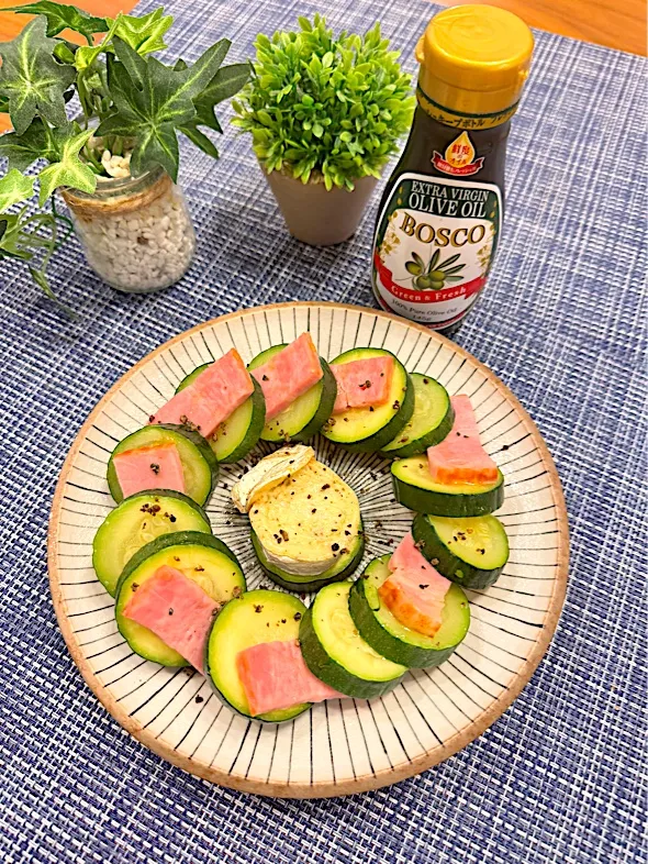 蒸しズッキーニとベーコン|りおさん