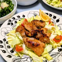 チキンのレモンペッパー焼き。ケールとラディッシュのサラダ。|闇夜の狸さん