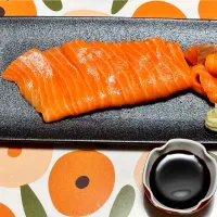 サーモンのお造り|リキュール ポアロさん