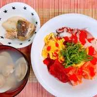 ちらし寿司♡はまぐりのお吸い物♡鯖缶と大根の煮物♡|まゆかさん