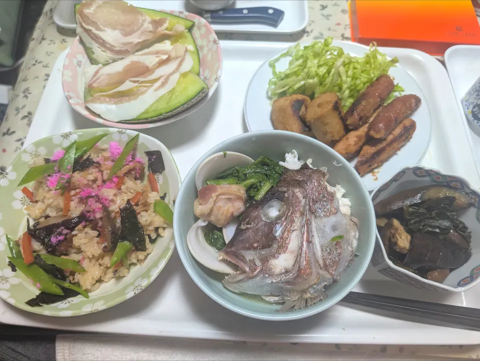 3/3（火）夕食。ひなまつりということで、まぜごはん。鯛(カブト)とはまぐり菜の花の潮汁風。ソーセージな味噌漬け焼き。なすとしいたけほうれん草のさっぱり煮。生ハムメロン(^^;)。|へいちゃんさん