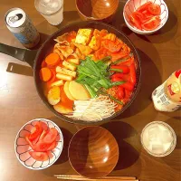 3月3日の晩御飯　雛まつりとは全く関係なくなびがプデチゲを作りました。一応、白酒っぽいマッコリ（なび）とノンアルホワイトサワーを飲んでちょっぴり雛まつり気分を味わいました。