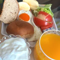 ミルクティーパンで朝ごはん|mokoさん