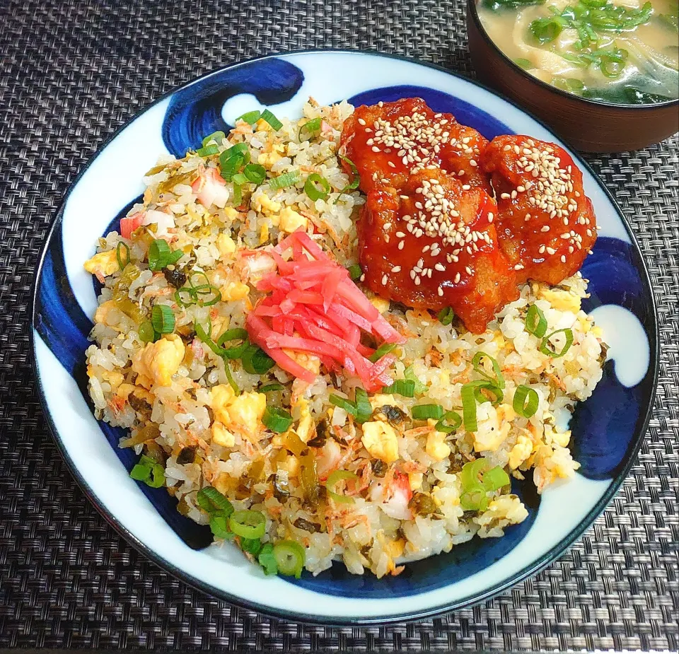 干し海老高菜チャーハン＆ヤンニョムチキンでムスコの置きランチ|からあげビールさん