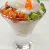 ヨーグルトとキムチとアボカドの朝ボウル|マイケルの料理さん