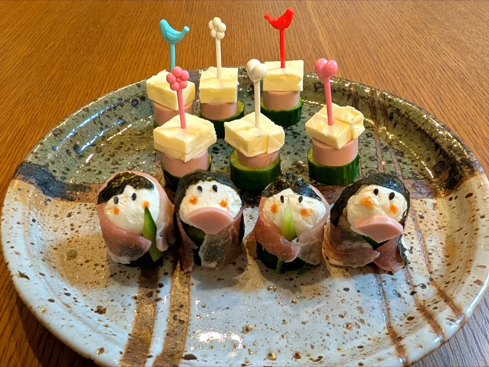 2026ひな祭り　きゅうり魚肉ソーセージチーズのピンチョスと、きゅうりクリームチーズ生ハムでおひなさま|きょうちゃんさん