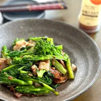 カリカリ豚バラと菜の花の和風玉ねぎ炒め🍽️