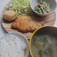 ☆夕飯☆豚カツ、コロッケ、水菜ツナお浸し、キャベツ、味噌汁、ごはん|ｼｮｺﾗさん