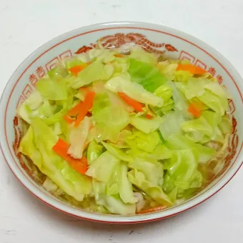 Snapdishの人気料理写真:【寒い日はこれ！🎯】野菜たっぷり！タンメン(湯麺)😋