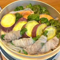 蒸籠蒸し（鮭・スナップエンドウの豚バラ巻き・さつまいも）|じゅんさんさん