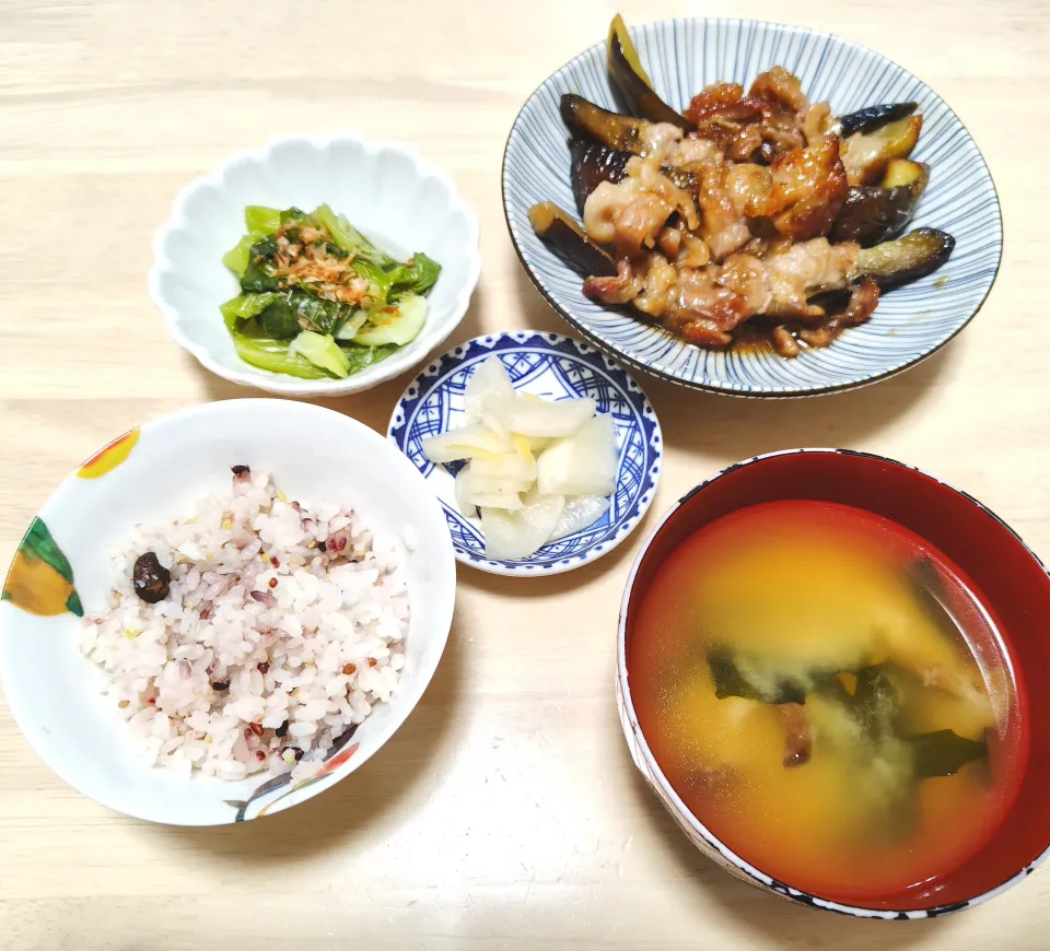 2026 0303　なすの豚巻き照り焼き　チンゲン菜のおひたし　大根のレモン甘酢漬け　なめことわかめのお味噌汁|いもこ。さん