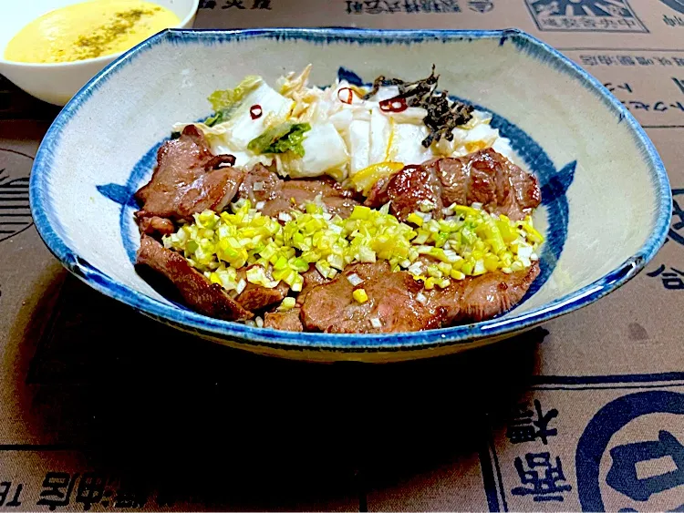 牛タンとろろ丼|ももさん