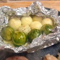 芽キャベツとペコロスのホイル焼き ＆ 端っこで焼肉|なつさん