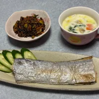 太刀魚の塩焼き、さつまいもとひじきの五目煮、ほうれん草のクラムチャウダー|Orie Uekiさん