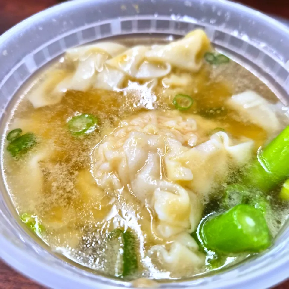 SHRIMP WONTON SOUP & ROAST PORK OVER RICE|J. PARKさん