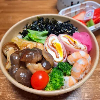 Snapdishの人気料理写真:🍄白身魚きのこソテー弁当🍄