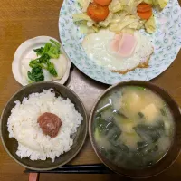 昼食　目玉焼き🍳定食|ATさん