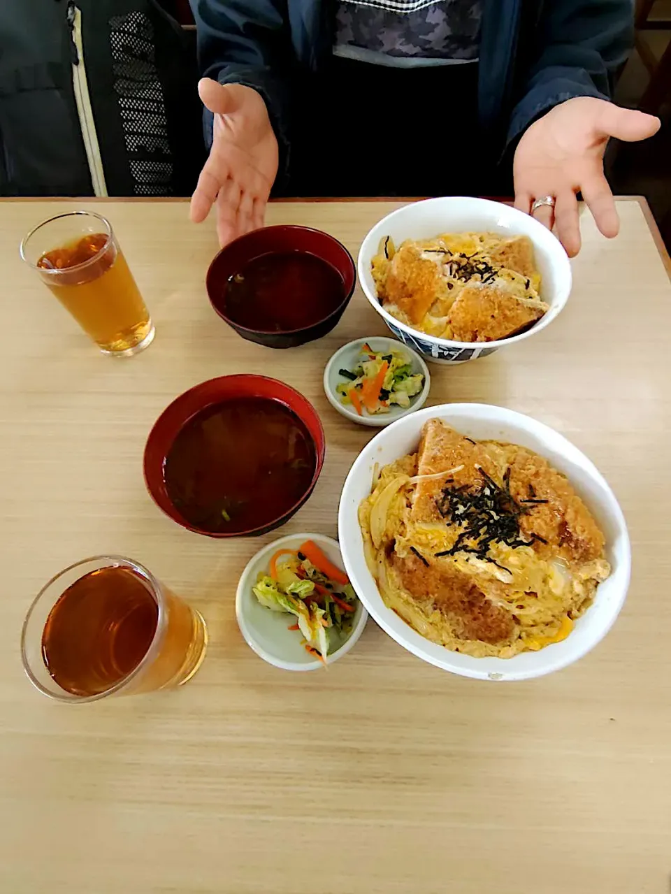 今日の昼ご飯@「民宿 ゆきや」さんin佐久島　今日は休暇を取ってはやとと三河湾に浮かぶ佐久島に行ってアート巡りのハイキングをしました。天気は良かったけど風が強かったー💦昼ご飯は大浦海水浴場にある「民宿 ゆきや」さんで佐久島名物「大あさり丼」をいただきました。|なびさん