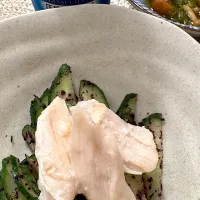 蒸し鶏と胡瓜のゆかり和えにアマニ油かけてみた|mimoさん
