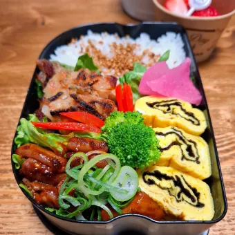 Snapdishの人気料理写真:︎🌟ホルモンと大根餅弁当︎🌟