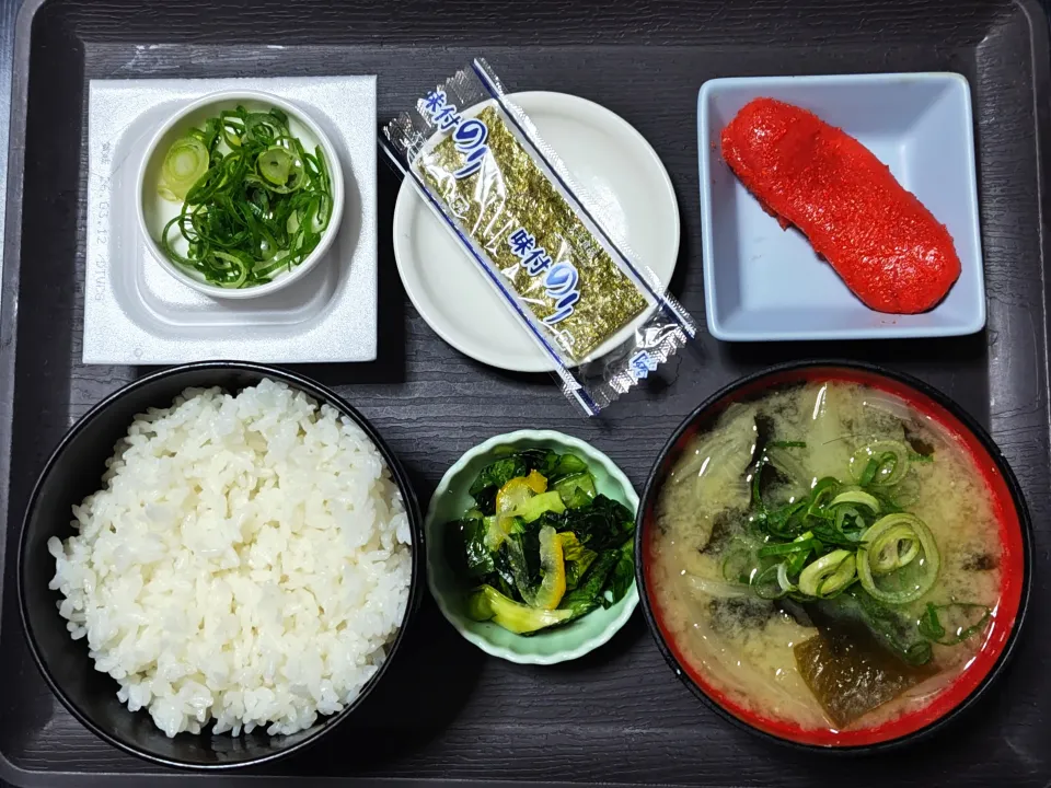 今日の朝ごはん（ごはんは高知県産コシヒカリ、辛子明太子、味付け海苔、納豆、玉ねぎとわかめのみそ汁、江戸菜漬）|Mars＠釜飯作り研究中さん