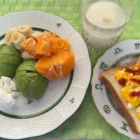 今日の朝食❣️タンパク質たーっぷりで、行ってらっしゃい✨甘酒に土生姜たーっぷりの飲み物です。今日はお昼過ぎから、水泳に🏊🏻‍♀️軽めのお昼ご飯は、何にしようかなぁー🤔🤔卵かけご飯に、ネギ味噌ぐらいかなぁ〜🤔|tamemitiさん