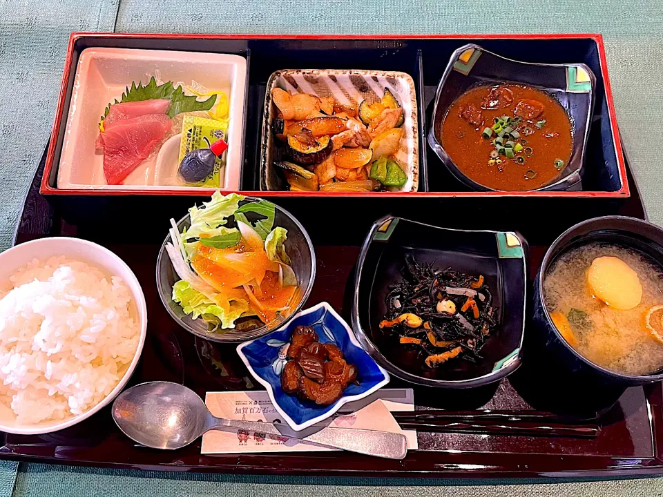 商工レストラン松風　松風ランチ(刺身・豚バラ焼き・ミニカレー)|四天王さん