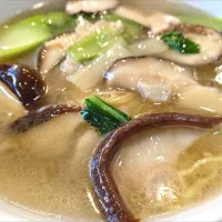 【塩味スープは裏メニュー】
【1997年創業】 
【価格改訂】
中国料理 華吉 
椎茸うま煮そば (香菇麺、塩味) 
＠中野坂上1分
 (JR新宿駅から徒歩24分) 
26061
〈醤31塩13噌󠄀5タ2出4F2冷0チ1混1つ0担1沖1〉|大脇さん