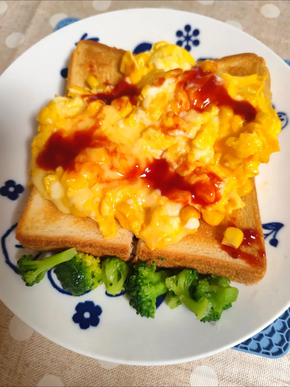 朝昼ごパン卵コーンチーズ入りスイチリケチャップ味|m.rafuさん