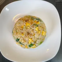 超簡単！ツナと卵のチャーハン|あきたまさん