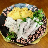 牛肉豆腐蒟蒻巾着＊豚巻き高野豆腐＆豆苗| henryさん