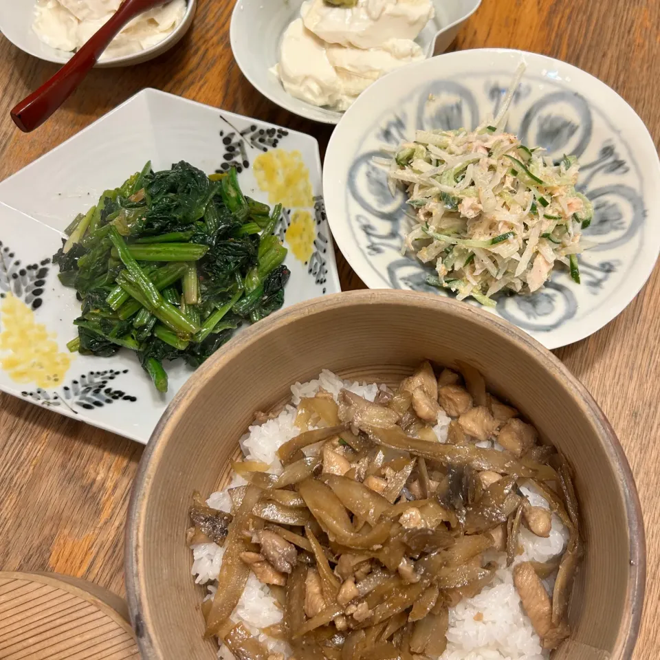 鳥牛蒡ご飯、ヤーコンとツナのサラダ、湯葉入り冷奴、ほうれん草バターソテー|およねさん